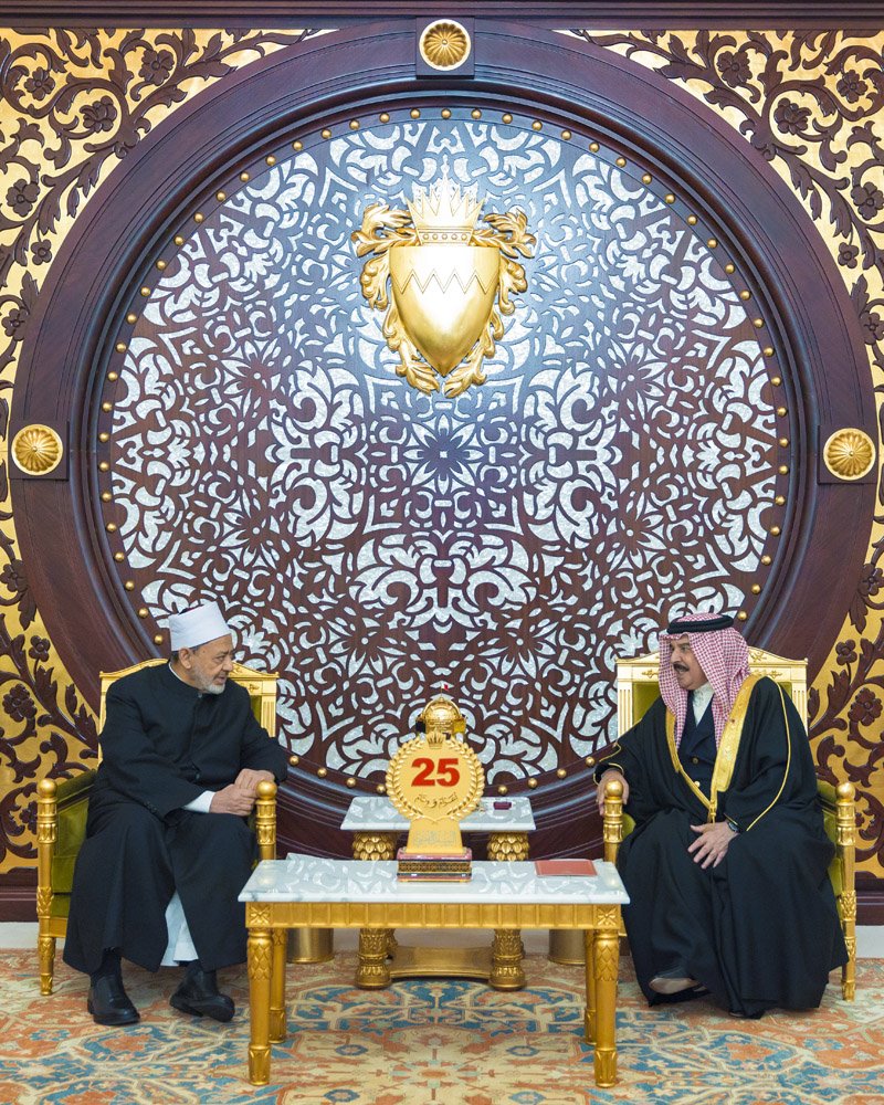الملك المعظم يشيد بجهود الإمام الأكبر في ترسيخ مفاهيم التعايش