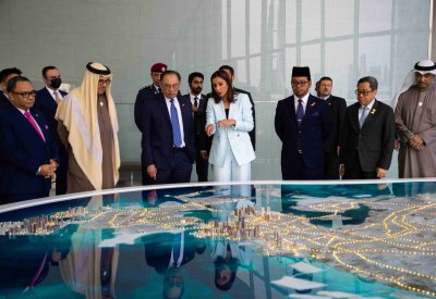 رئيس وزراء ماليزيا يزور مجلس التنمية الاقتصادية