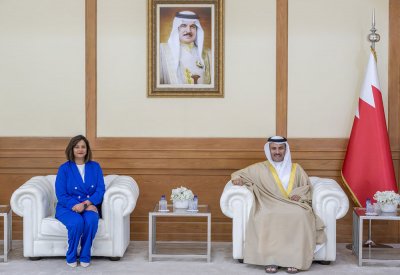 وزير الإعلام يستقبل رئيسة بعثة المنظمة الدولية للهجرة لدى مملكة البحرين