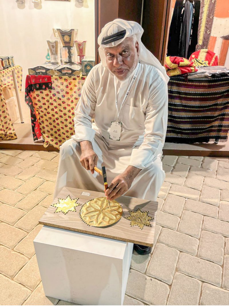 الحرفي علي مطر: الصناديق المبيتة.. حرفة بحرينية تحفظ ذاكرة الأجداد