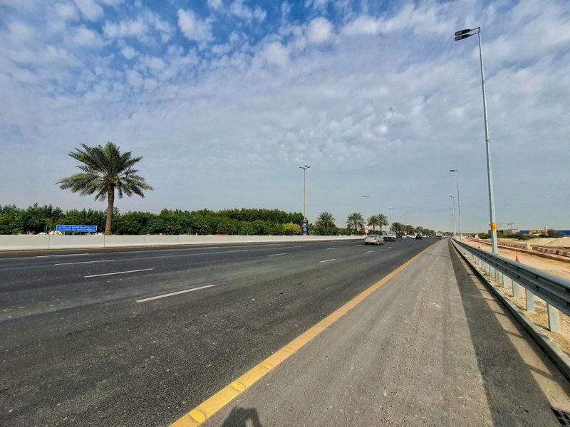 الانتهاء من أعمال الطرق بمشروع توسعة شارع الشيخ خليفة بن سلمان