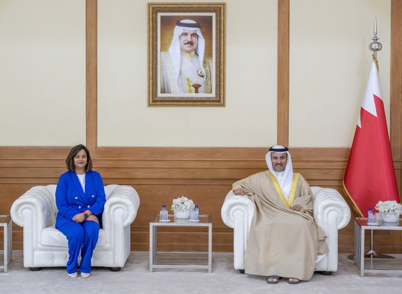 وزير الإعلام يستقبل رئيسة بعثة المنظمة الدولية للهجرة لدى مملكة البحرين