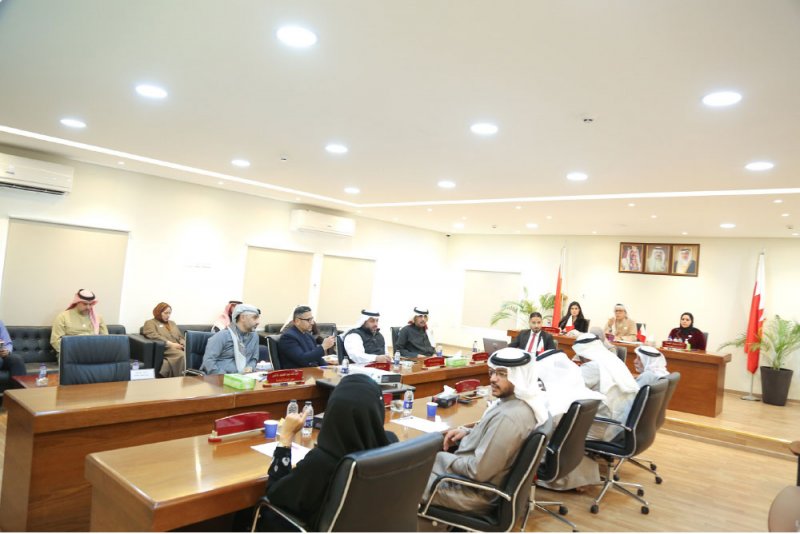 اقتصـار إقامـة مظـلات المركبـات  علـى الواجهـة الأماميـة للمنـازل