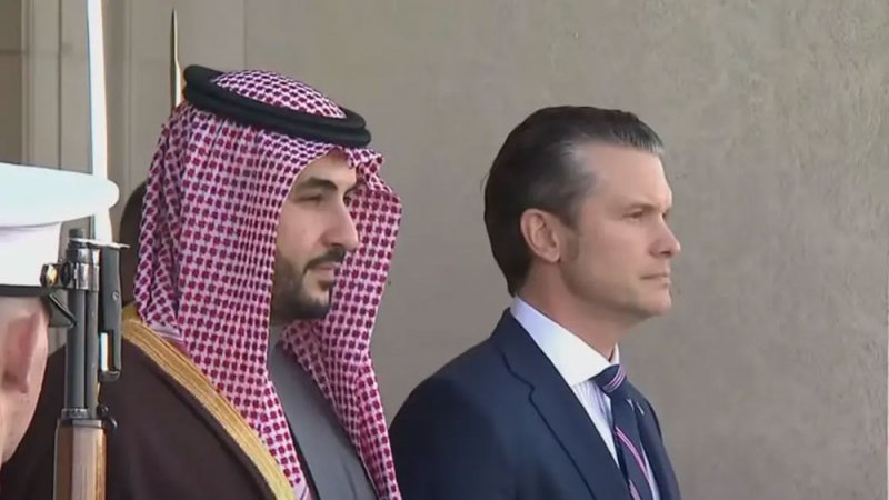 وزيرا الدفاع السعودي والأمريكي يبحثان التعاون العسكري والدفاعي