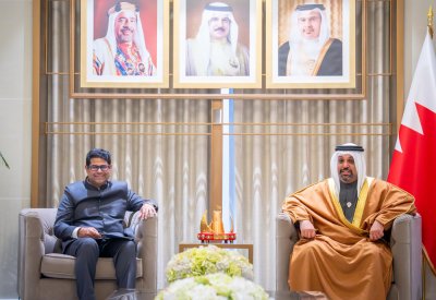 وزير المالية والاقتصاد الوطني يلتقي سفير جمهورية الهند لدى مملكة البحرين