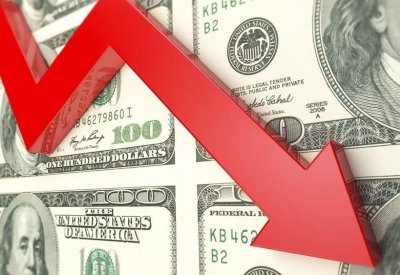 الدولار قرب أدنى مستوى في 11 أسبوعًا وسط بيانات اقتصادية ضعيفة