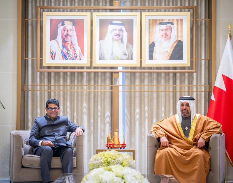 وزير المالية والاقتصاد الوطني يلتقي سفير جمهورية الهند لدى مملكة البحرين