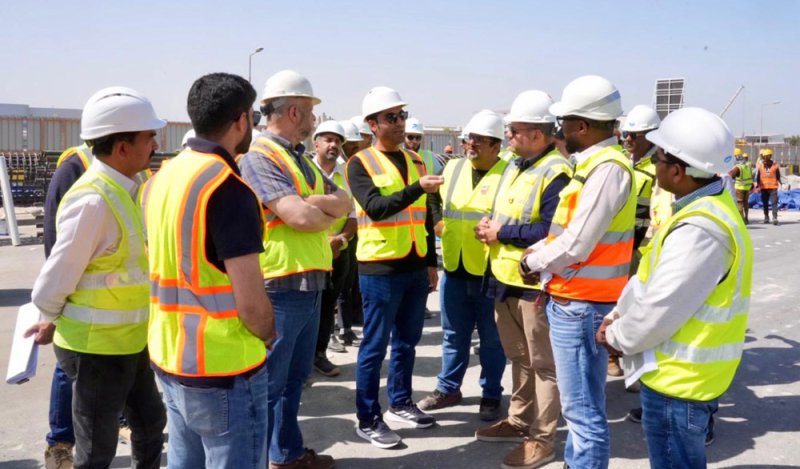 الوكيل المساعد للطرق يتفقد سير العمل في مشروع تطوير تقاطع مدينة عيسى الشمالي