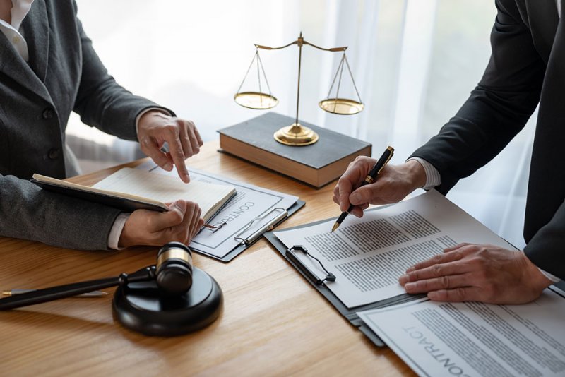 إخضاع عقود الحكومة التي تتجاوز 100 ألف دينار لمراجعة "هيئة التشريع"