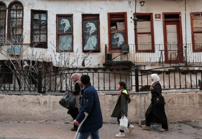 إسرائيل تضغط لإبقاء سوريا ضعيفة.. عبر قاعدتي روسيا