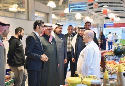 وزير "البلديات" يتفقد سوق المحرق المركزي استعدادًا لشهر رمضان المبارك