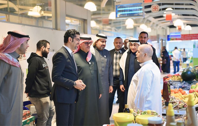 وزير "البلديات" يتفقد سوق المحرق المركزي استعدادًا لشهر رمضان المبارك