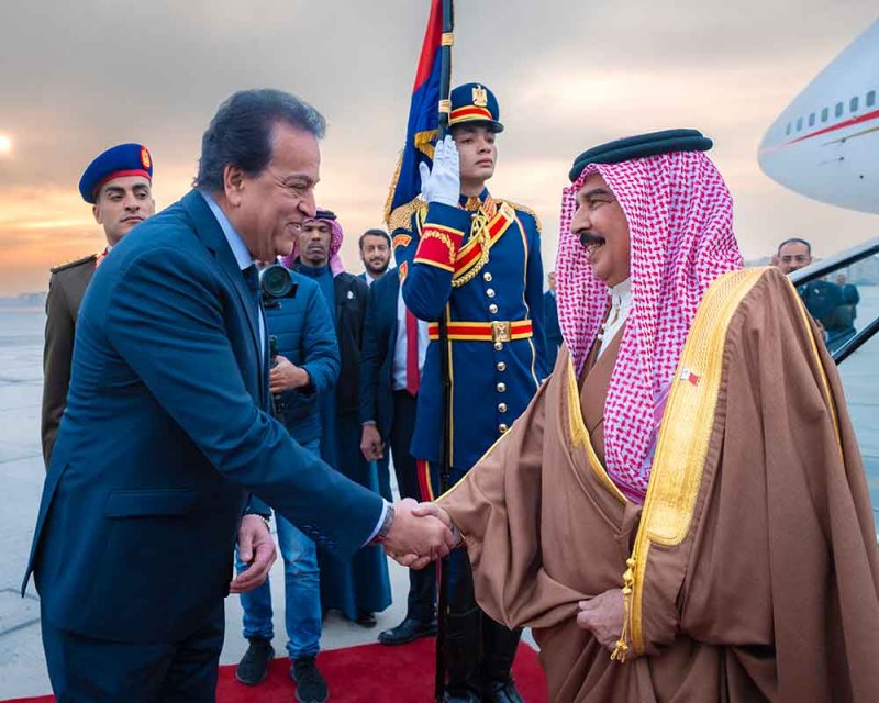 جلالة الملك المعظم يصل إلى القاهرة للمشاركة في القمة العربية الطارئة