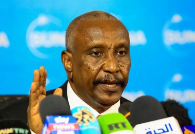 توقيف سياسي سوداني بمطار نيروبي بناءً على مذكرة من الإنتربول