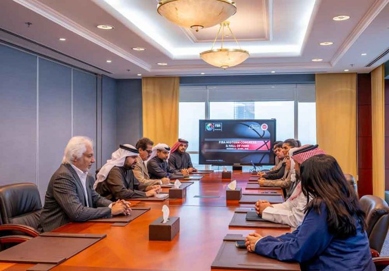 سمو الشيخ عيسى بن علي يشيد بجهود "السياحة" في التحضير لكونجرس الاتحاد الدولي لكرة السلة وحفل المشاهير