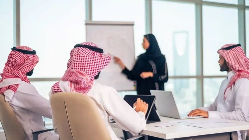 الاحتفاظ برصيد إجازة الموظف الحكومي حتى 100 يوم