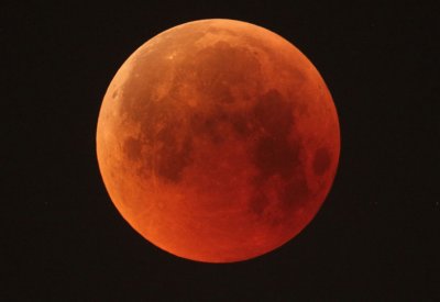 آل عصفور: العالم يترقب أول خسوف كلي للقمر في 2025 تزامنًا مع بدر رمضان