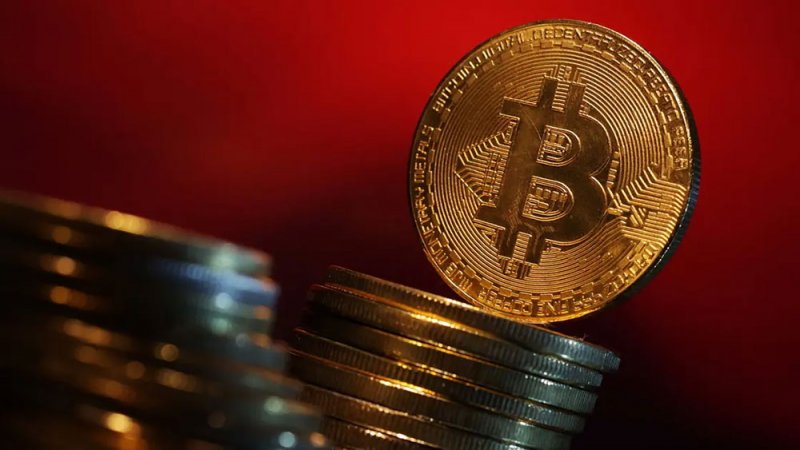 تسونامي البيع يصل سوق التشفير.. بيتكوين تتراجع لهذا المستوى!