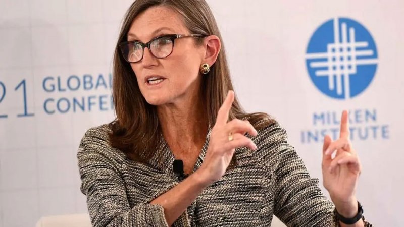 كاثي وود: بيتكوين قد يصبح "بريتون وودز الجديد" في النظام النقدي العالمي