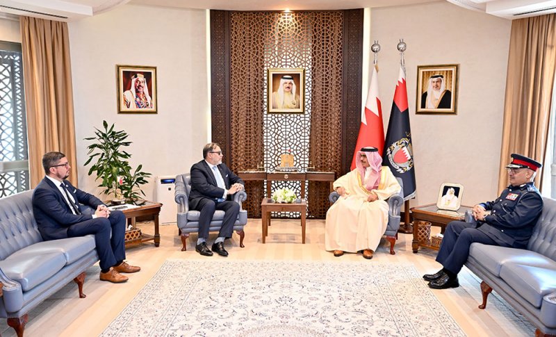 وزير الداخلية يبحث مع سفير المجر برامج التعاون والتنسيق الأمني