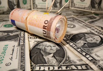 الدولار يتماسك واليورو يتراجع وسط تصاعد توترات تجارية عالمية