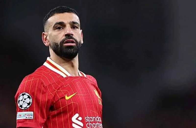 مدافع ليفربول السابق يشيد بأداء محمد صلاح ويطالبه بالبقاء مع "الريدز"