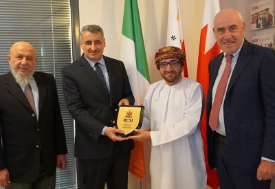 جامعة البحرين الطبية تستضيف وفدًا من كلية الطب والعلوم الصحية بجامعة السلطان قابوس