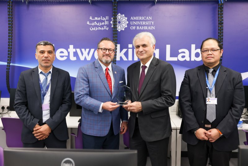 الجامعة الأمريكية بالبحرين تدشن مختبرًا متطورًا للشبكات 