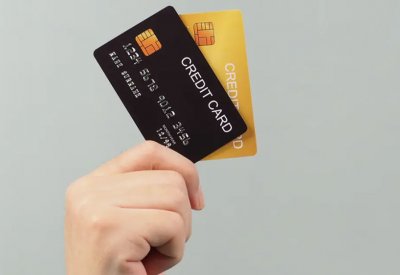 بريطانيا تعلن تجميد آلاف البطاقات الائتمانية الحكومية هذا الأسبوع