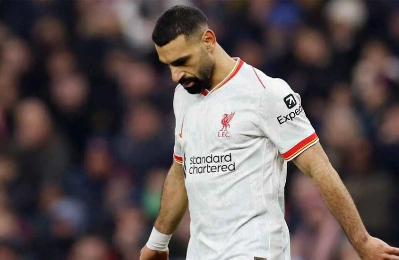 الهلال السعودي يحسم الجدل بشأن التعاقد مع محمد صلاح