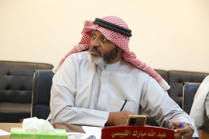 تركيب شاشتي عرض ومكبرات صوت بممشى مدينة حمد