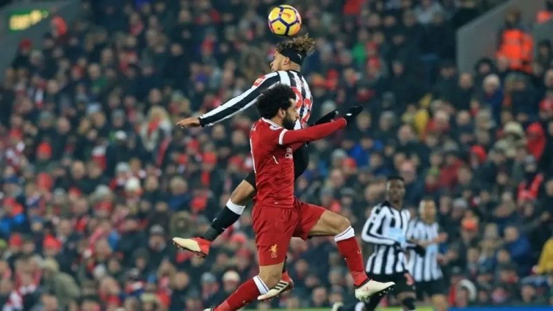 نجم ليفربول يحذّر من "القفز على ظهر" محمد صلاح