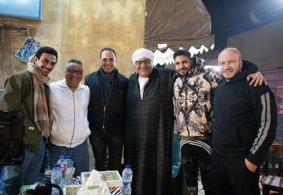 المنتج تامر مرسي يحتفل مع نجوم قهوة المحطة