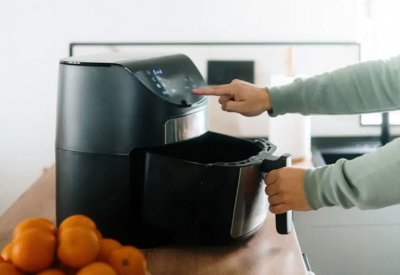 احذر.. 5 أطعمة لا يجب وضعها في المقلاة الهوائية أبداً!