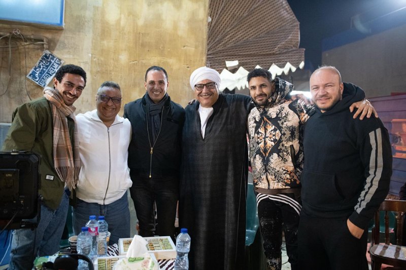 المنتج تامر مرسي يحتفل مع نجوم قهوة المحطة