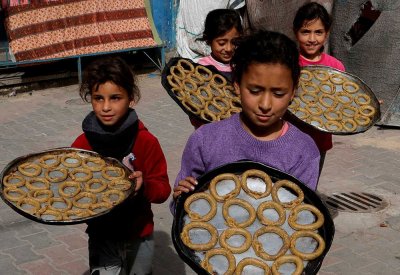 غزة.. عيد بين القصف والكعك والأمل