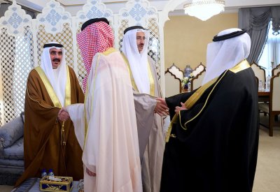 عدسة "البلاد": مجلس المناعي يستقبل المهنئين بالعيد