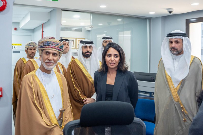 الأمين العام لمجلس الوزراء بسلطنة عُمان يقوم بزيارة لمركز المدار بمقر وزارة الخارجية