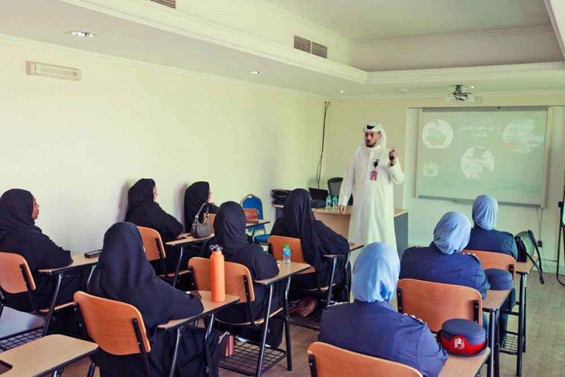 المباحث والأدلة الجنائية تُنظم دورة تدريبية بعنوان (مكافحة الاتجار بالبشر للصفوف الأمامية)