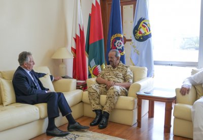 القائد العام يستقبل نائب رئيس مجلس الاستشارة العالمي رئيس هيئة الدفاع للقوات المسلحة البريطانية السابق