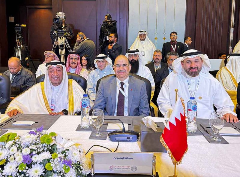 وزير الشؤون القانونية ووزير العمل بالوكالة يترأس وفد مملكة البحرين المشارك في أعمال الدورة الـ (51) لمؤتمر العمل العربي