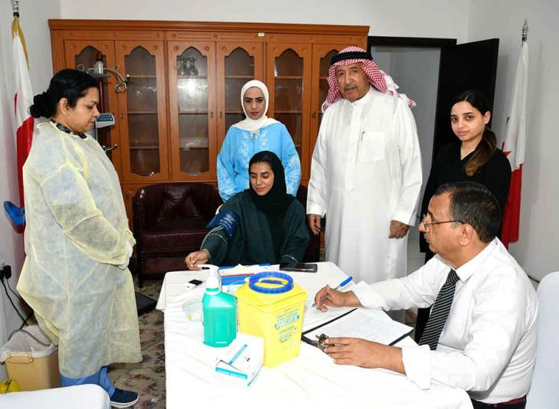محافظة المحرق تنظم فعالية الفحوصات الصحية لموظفيها