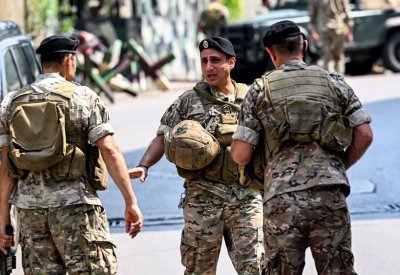 لبنان.. توقيف أشخاص يحضرون لإطلاق صواريخ باتجاه إسرائيل