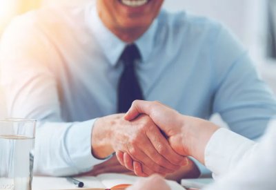اختبارات خفية وغريبة في مقابلات العمل.. تجاوزها بهذه الطريقة