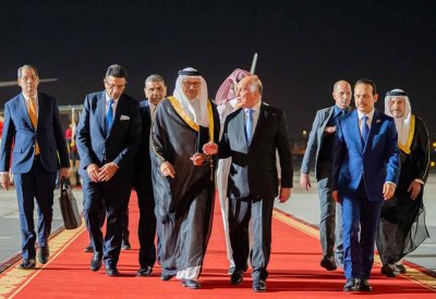 نائب رئيس مجلس الوزراء وزير الخارجية بجمهورية العراق يصل إلى البلاد