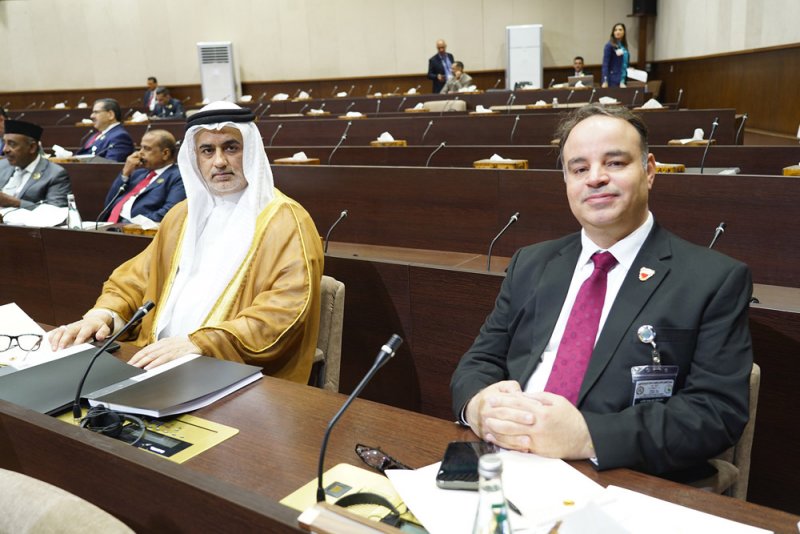 الصالح والعشيري يستعرضان دور البحرين في العلاقات الخارجية وحقوق الإنسان