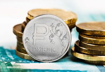 الروبل الروسي يكسر الطوق ويتفوق على الدولار