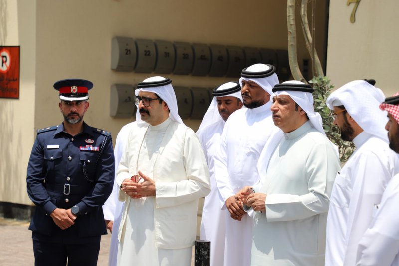 سمو محافظ الجنوبية يتفقد موقع حريق "مبنى الحجيات" ويشيد باستجابة "الدفاع المدني"