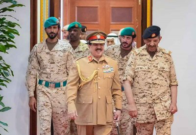 جلالة الملك المعظم يتفضل بزيارة "القيادة العامة" ويطلع على الخطط المستقبلية لتطوير أسلحة ووحدات قوة الدفاع