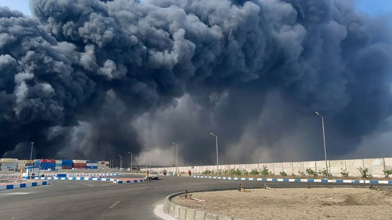 بوتين يعرض على إيران المساعدة بعد انفجار ميناء رجائي